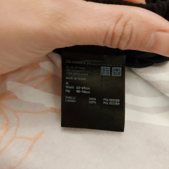 High waisted black pleated skirt - Picture 2 of 2